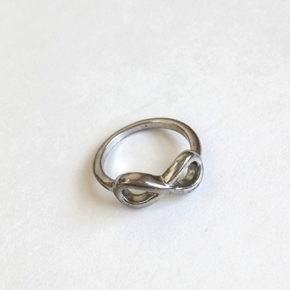 Vintage Silver Infinity Knot Ring 4 - Picture 3 of 11